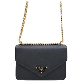 Prada Bolsa de ombro com corrente e envelope em couro Saffiano com logotipo Triangle Preto