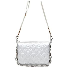 Louis Vuitton Bolsa Monogram Coussin Silver com Corrente PM Prata