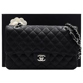 Chanel Borsa a tracolla Black Classic Caviar Medium con catena argentata Nero