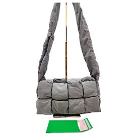 Bottega Veneta Sac Bottega Padded Tech Cassette Gris État Marron
