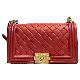 Chanel Bolsa Boy em pele de cordeiro Medium com ferragens douradas Coleção Vermelha Vermelho