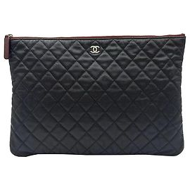 Chanel Clutch Large Classica in Caviar Nero con Logo CC Oro Nero