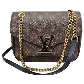 Louis Vuitton Pochette à boucle Monogram Marron