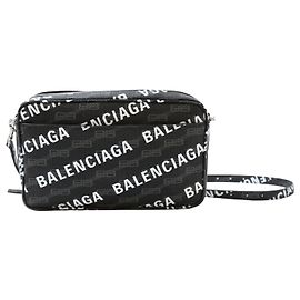 Balenciaga Bolsa Camera Monogram BB Preta Preto
