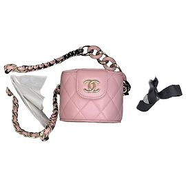 Chanel Tocador de maquillaje rosa elegante con cadena dorada Rosa