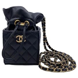 Chanel Mini borsa a secchiello con catena a tracolla nera Nero