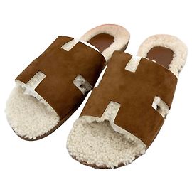 Hermès Sandálias e chinelos de shearling Izmir Multicor