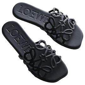 Loewe Slide Petal Anagram in pelle di vitello morbida Nero