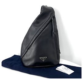 Prada Sac à dos slingback en cuir avec logo triangle noir Noir