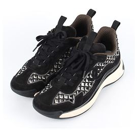 Chanel Baskets en daim à fibres mixtes Noir Khaki Marron