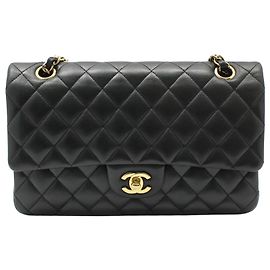 Chanel Borsa a Spalla Classic Medium in Pelle di Agnello Nera e Oro Nero