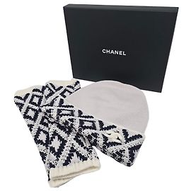 Chanel Conjunto de Gorro de Cashmere e Aquecedor de Mãos Prata