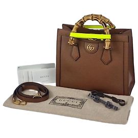 Gucci Bolsa de ombro Diana Small com alça de bambu Marrom