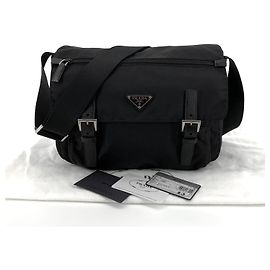 Prada Bolso bandolera de nylon con logotipo triangular Negro