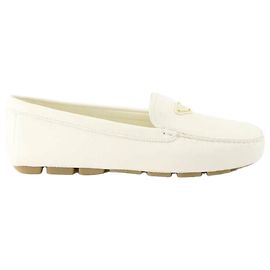 Prada Mocassins en cuir avec logo triangle ATG Doré