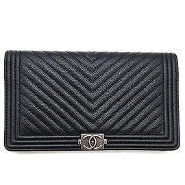 Chanel Long Portefeuille Boy en Caviar Chevron Noir
