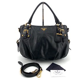Prada Bolsa Tote e Bolsa de Ombro em couro de vitelo macio Preto