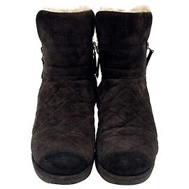 Chanel Botas de cano curto em shearling matelassé Marrom