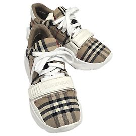 Burberry Baskets en cuir beige Marron