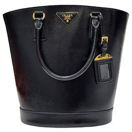 Prada Saffiano Lack Bucket Bag Schwarz Glänzend Schwarz