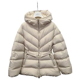 Moncler Jaqueta de plumas curta acolchoada bege com capuz e cinto Marrom