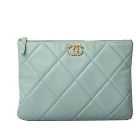 Chanel Pochette NineTeen en agneau New Medium Gold Vert