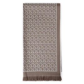 Salvatore Ferragamo Cachecol de lã para mulher com padrão jacquard Gancini e franjas Multicor