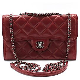 Chanel Borsa a tracolla e crossbody Classic Logo in agnello rosso ruthenium Rosso