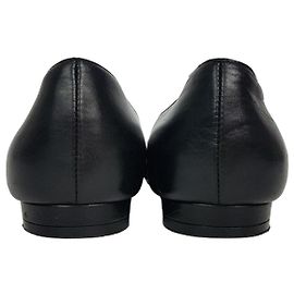Salvatore Ferragamo Black Leather Flats Black