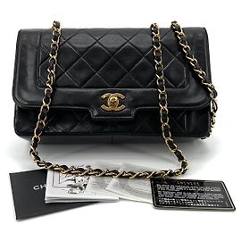 Chanel Bolsa de ombro Diana em pele de cordeiro com ferragens douradas Preto