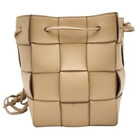 Bottega Veneta Borsa a secchiello Cassette Avorio Condizioni Bianco