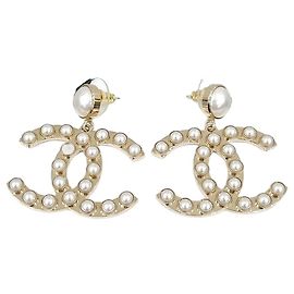 Chanel Orecchini di perle con logo CC Argento