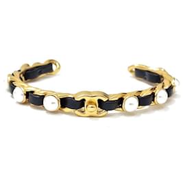 Chanel Pulseira de corrente de couro e pérolas Multicor