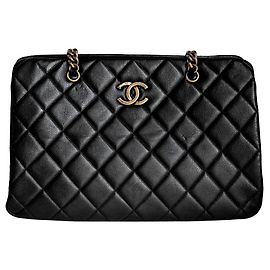 Chanel Sac à l'épaule intemporel Noir