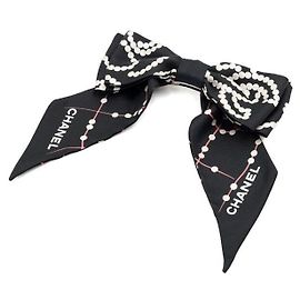 Chanel Grampo de cabelo de seda preta com laço Coco Preto