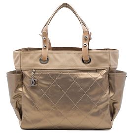 Tote Chanel Paris Biarritz en toile enduite matelassée dorée Large Doré
