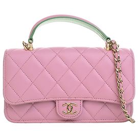Porta-celular Chanel Pink CC em pele de cordeiro matelassê com alça e corrente Rosa