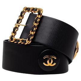 Cinto com fivela de corrente logo Coco Chanel Preto Dourado