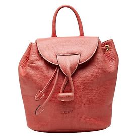 Mochila Loewe de couro vermelho com relevo e aba Vermelho