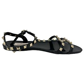 Valentino Garavani Rockstud Flat Sandals in Black Rubber Black