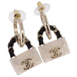 Pendientes de aro CHANEL Motif COCO Mark en Metal Oro Blanco CC Auth SW2656SM Blanco Dorado