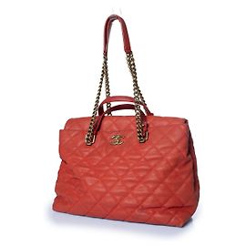 Chanel, cabas en cuir caviar rouge matelassé portobello Rouge