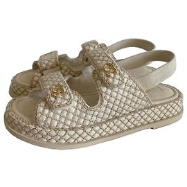 Sandálias Dad Chanel em tweed creme e dourado Bege Dourado
