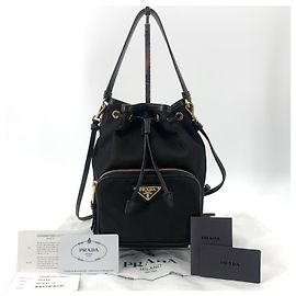 Prada Borsa a secchiello in Re-Nylon Pocono Nero