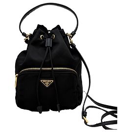 Prada Bolsa bucket de nylon com logotipo triangle preto Preto