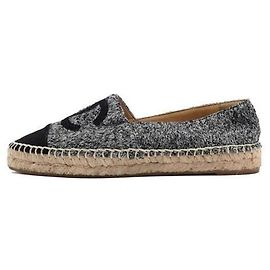 Chanel Espadrilles de tweed cinza para mulher
Tênis Marrom