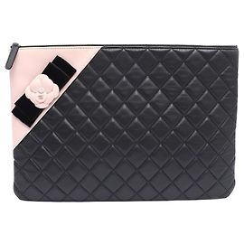 Chanel Clutch aus Lammleder mit Samtband Schwarz
