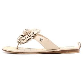 Chanel Sandali e ciabatte Camellia CC da donna Marrone
