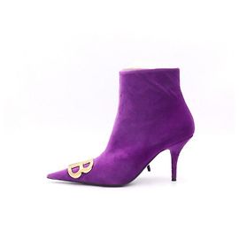 Balenciaga Velvet Ankle Boots mit BB-Logo Lila