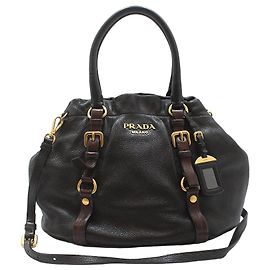 Prada Bolsa de ombro em couro preto com logotipo dourado Preto